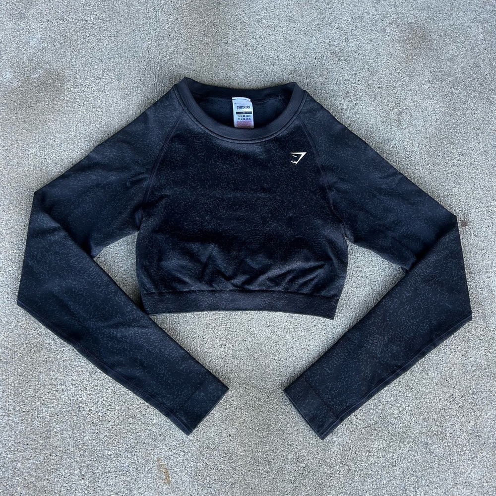 Women’s black cropped Gymshark long sleeve top